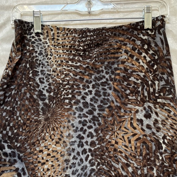 Karen Kane Vintiage Leopard and Multiple Animal Print Skirt - Picture 3 of 8